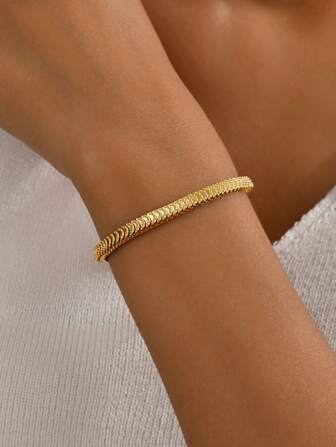 1 件创意鱼鳞纹理不锈钢手链适合女性日常装饰