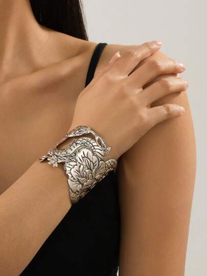 1pc Vintage Distressed Halloween Skull & Snake Exaggerated Large Silver-Tone Bangle Bracelet, Personalized & Versatile For Women, Suitable For Daily Wear And Party/Holiday