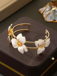 1pc Flower Design Resin Bangle Bracelet, Sweet & Cute For Women, Beach/Vacation Wear (No Gift Box)