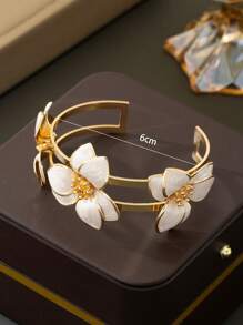 1pc Flower Design Resin Bangle Bracelet, Sweet & Cute For Women, Beach/Vacation Wear (No Gift Box)