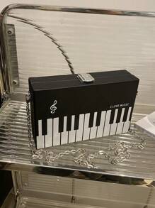 1 pièce Nouveau sac bandoulière mini stylé à imprimé piano, thème musical de fête. Sac à épaule carré avec motif de clavier de piano. Boucle et bandoulière en métal. Convient pour les fêtes musicales et en cadeau pour femmes. Boîte rigide peut ranger un téléphone