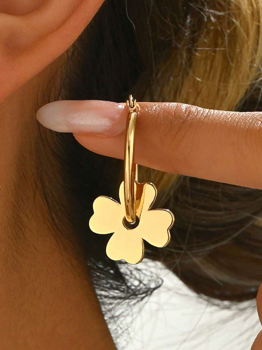 1 Pair Fashionable Metallic Floral Hoop Earrings - Yellow Gold - View 1
