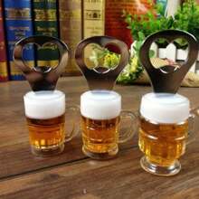 1/2/3 pezzi Apribottiglie magnetico a forma di boccale, in acciaio inossidabile, apribottiglie da bar, frigorifero, accessori da cucina. Boccale per birra con coperchio dotato di apribottiglie. Apribottiglie magnetico in acrilico sospeso, con calamita per frigorifero, regalo unico e divertente per amanti della birra, bar domestico, feste, ideale come decorazione di casa e regalo.