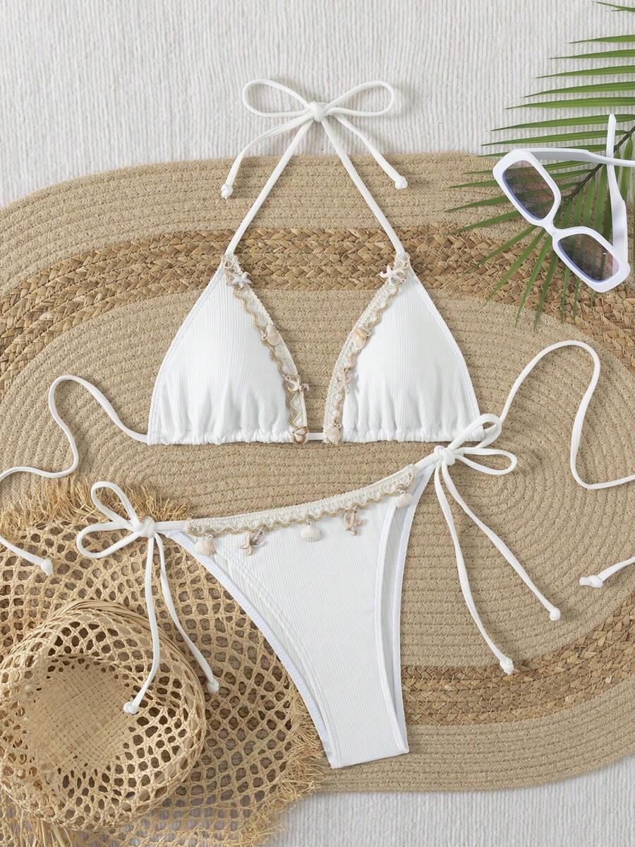 Conjunto de bikini blanco de mujer con escote halter, decorado con conchas y estrellas de mar, con Bottom de lazos laterales para viajes a la playa, vacaciones y verano - Blanco - Ver 1