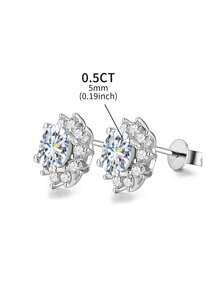 1 paire de boucles d'oreilles exquises en forme de fleur avec 0,5 ct de diamants moissanite. Boucles d'oreilles de fiançailles en argent sterling 925 pour mariage. Bijoux de luxe pour cadeaux aux filles et femmes pour anniversaire