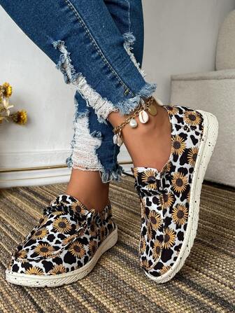 3D Printed Daisy Canvas Slip-On Sneakers, Comfortable Lightweight Outdoor Walking Shoes For Women, Spring Hiking Soft Sole Shoes