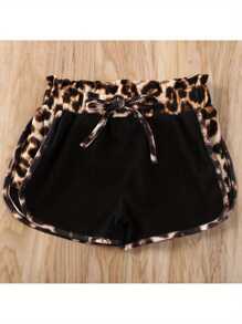 Conjunto de ropa con estampado de leopardo para bebé, camiseta de manga corta con cuello redondo y bolsillo para niña + pantalones cortos con cordón para verano. - Negro - Ver 3