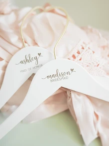 Móc treo áo phù dâu cá nhân hóa, Móc treo áo phù dâu cá nhân hóa, Móc treo áo cưới, Móc treo áo cô dâu, Móc treo áo cưới cá nhân hóa, Móc treo áo cô dâu khắc tên, Trang trí Giáng sinh, Quà tân gia, Tình yêu vĩnh cửu - Nhiều màu - Xem 12