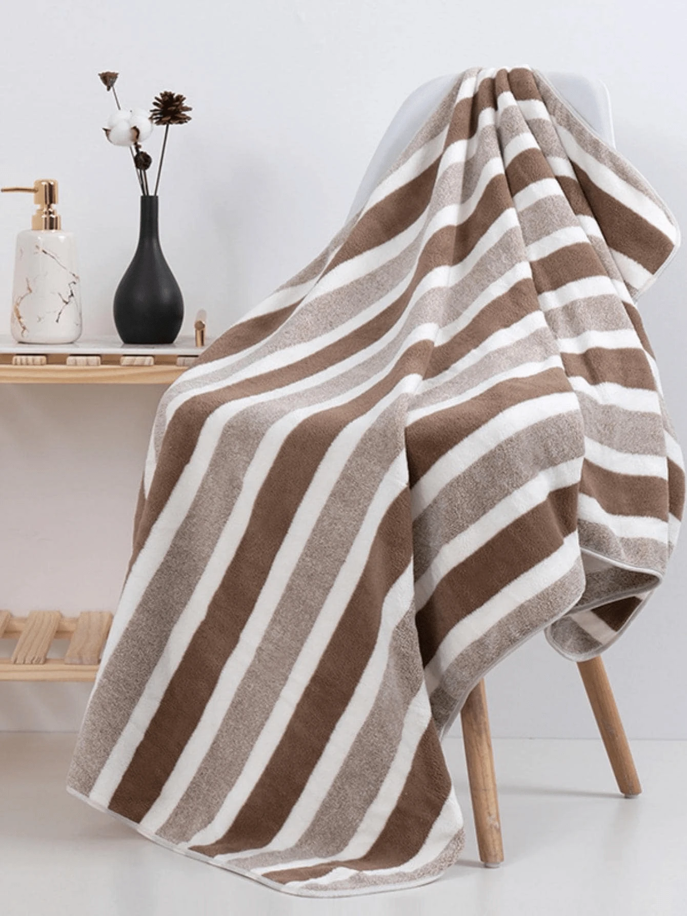 1条加厚珊瑚绒浴巾，咖啡色条纹编织，70*140厘米，高吸水性且不掉毛，适用于家庭浴室装饰、秋季装饰、返校季、美容院、酒店、运动场所等，家居必备，毛巾，护肤浴巾 - 咖啡棕 - 查看 1