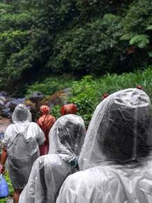 1/5/10/15/20pcs Disposable Heavy-Duty Raincoat With Windproof Hood, Portable Waterproof Poncho, For Travel And Outdoor Activities - Transparent And Disposable Travel Disposables Items Travel Hotel Essentials Outdoor Essentials Room Stuff Beach Travel Minis Periods Disposable Items Bathroom Accessories, Spring Summer Picks, Brides Maid Gifts, Room, Bedroom Decor, Bedroom Decor, Beach, Travel, For Men, For Women, Vacation - Multicolor - View 7