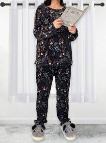 Classic Women's Plush Pajama Set With Beautiful Colors And Prints. Long-Sleeved Shirt With Round Neck. Straight Leg Pants, Natural Waist Fit With Elastic, Very Soft, Light, Warm And Pleasant Fabric, Ideal For Spring, Autumn And Winter. - 黑色 - 查看 6