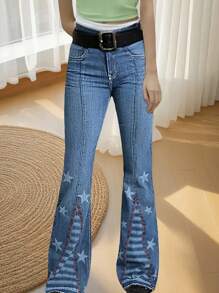 Women's High-Waisted Denim Trousers, Blue Wax Striped Women's Printed Flared Trousers, Button Flying Star Printed Denim, Slim-Fit Denim Flared Jeans, Star-Shaped Pattern Flared Jeans, Women's High-Waisted Embroidered Jeans, Washed Flared Trousers With Embroidered Leg Patterns, Women's High-Waisted Flared Trousers, Tight Raised Hip Trousers, Women's Jeans, Casual Embroidered Women's Tight Flared Jeans, Women's Wide-Leg Jeans The Hem Of The Trousers Is Designed With Fringed Fringes. The Trousers Are A Combination Of Flared And Pencil Pants. The Seams Of The Trousers Are Linked With Blue And White Striped Fabric Blocks. There Are Star Patterns On The Trouser Legs. The Style Is Lightly Washed And Aged. There Is No Belt On The Trousers. The Trousers Are Closed With Zippers And Buttons. There Are Pockets On The Front And Back - 藍色 - 查看 5