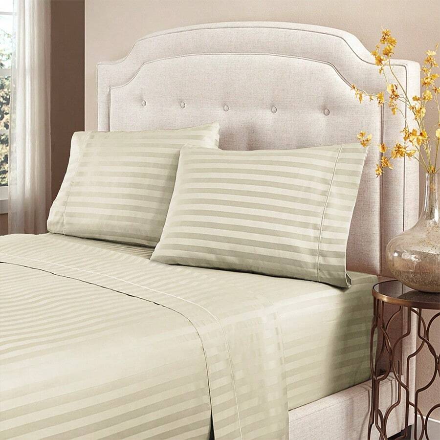 Juego de Sábanas Tacto Seda 1800 Hilos, Diseño Elegante con Rayas Grabadas, Material de Alta Calidad, Suaves, Frescas y Duraderas, Incluye Sábana Plana, Sábana de Cajón y Fundas para Almohada, Perfecto para Dormitorio de Lujo, Confortable y Relajante, Ideal para Verano y Climas Cálidos, Aporta Estilo Moderno y Sofisticación a Tu Cama, Juego de Sábanas de 1800 Hilos, Sábanas de Alta Resistencia y Fácil Cuidado, Tejido Antialérgico, Hipoalergénico, Resistente al Desgaste, Juego Completo de Sábanas de Lujo, Disponible en Varios Colores, Ideal para Regalos Especiales o Decoración de Dormitorios, Cama King, Queen, Individual y Matrimonial. Sábanas de Alta Gama, Confort para un Sueño Perfecto Todas las Noches - Champán - Ver 1