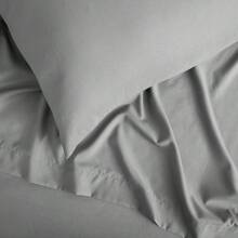 Juego de Sábanas King Size Lisas Gris Oxford 4 Piezas 1 Sábana de Cajón, 1 Sábana Plana y 2 Fundas de Almohada. Tela Suave, Fresca y Ligera, Ideal para Todas las Estaciones. Diseñadas para Brindar Máxima Comodidad y un Descanso Confortable en Tu Dormitorio. - Gris Oscuro - Ver 5