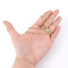 2 件/套 经典金色字母蝴蝶结吊坠唇链颈链不锈钢多层链条项链 女士