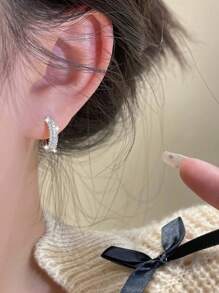 1pc Minimalist Rhinestone Inlaid Zirconia Crystal Clip Earrings, Fashionable Accessory For Daily, Date, Party Outfit