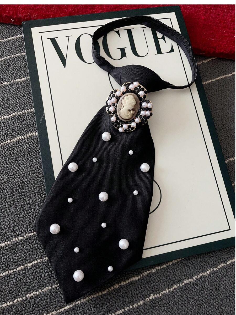 1件独特设计的女士肖像休闲百搭胸针，饰有仿珍珠，可拆卸可调节领结，适合搭配衬衫、参加派对、旅行、度假或圣诞节装饰。 - 人像珍珠短款 - 查看 1