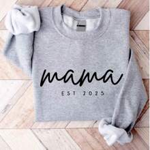 Mama Est 2025 Sweatshirt, Mothers Day Sweater, New Mom Sweatshirts, Gift For Mama, Pregnancy Announcement Sweaters, Unique Mom Sweatshirts, Mom Birthday Gifts, Mama Life Sweaters. SD-1922 - 灰色 - 查看 1