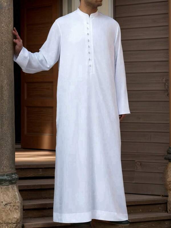 1 bata tradicional árabe casual de hombre con cuello mao, de color liso, con bolsillos laterales y una abertura media decorada con 8 botones de perlas. La tela es ligeramente elástica, suave y ligera.