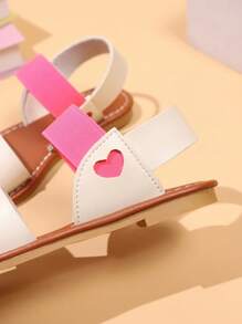 A Pair Of Brown Large Size Baby Girl Brazilian Sandals With Red And Brown PU Color Matching Straps And Love Elastic Foot Design With Round Toe Peep-Toe Open Toe Non-Slip Comfortable Cute Flat Sandals Suitable For 3-15 Years Old Boys And Girls Daily Leisure Party New Spring And Summer - Beige - View 4