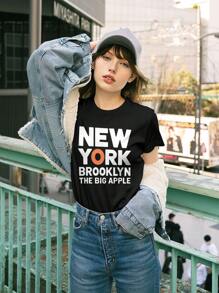 New York Brooklyn - The Big Apple Bold Print, Women's T-Shirt, Casual Crew Neck, Ideal For Weekends And Casual Outings.