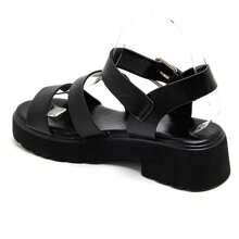 Sandales chunky à double bride avec boucle dorée et semelle crantée