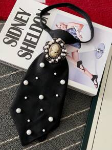 1件独特设计的女士肖像休闲百搭胸针，饰有仿珍珠，可拆卸可调节领结，适合搭配衬衫、参加派对、旅行、度假或圣诞节装饰。 - 人像珍珠短款 - 查看 5