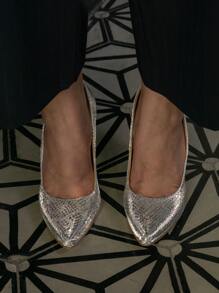 Tacones Stilettos Plateados de Mujer Lizbeth Castro con Textura, Punta Fina, Tacón Alto y Diseño Elegante, Ideales para Eventos Formales, Bodas, Fiestas o Graduaciones - Plateado - Ver 5