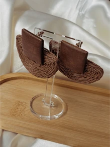 Brincos com decoração geométrica de praia festa carnaval