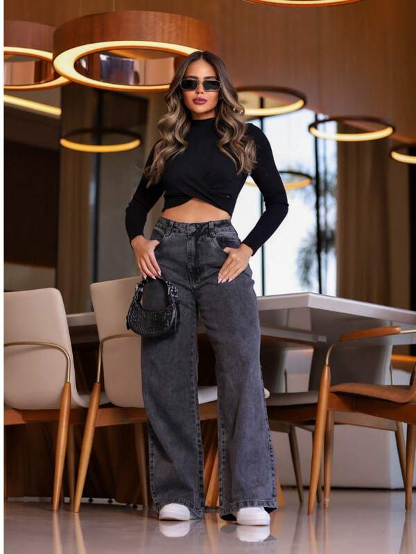 Calça jeans feminina wide leg cargo empina bumbum