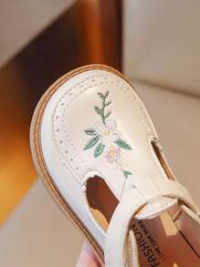 1Pair Girls Leather Shoes Fashion Embroidery Little Girl Shoes Flat Heels Children Princess Shoes Casual Spring Autumn Soft Bottom