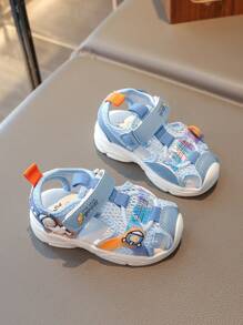 Nuevas sandalias deportivas de astronauta de dibujos animados para niños y niñas pequeños, con suela blanda antideslizante para la playa, de diseño fácil de poner y quitar con , versátiles y casuales para el verano
