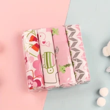 Kit 4 Manta Cueiros para Bebê Flanelado Grande 80cm x 80cm 100% algodão Estampado Récem-Nascido Super Macio Com Overloque nas bordas - Feminino - Visão 7