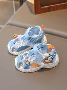 Nuevas sandalias deportivas de astronauta de dibujos animados para niños y niñas pequeños, con suela blanda antideslizante para la playa, de diseño fácil de poner y quitar con , versátiles y casuales para el verano