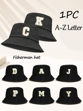 一款饰有26个字母刺绣亮片的纯色渔夫帽，适合户外旅行、海滩度假、情侣帽，也适合节日和休闲时尚场合，是最佳节日礼物。