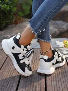 1 Par de Tênis Casuais da Moda Femininos, Versátil e Esportivo, Veste 1 Número a Menos, Primavera/Outono