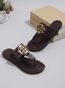 宽楦女士金属装饰休闲时尚软垫露趾平底拖鞋，适合夏季日常穿着、派对和户外活动 - 咖啡棕 - 查看 2