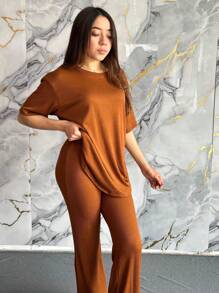 Camiseta sólida y pantalones de pierna ancha