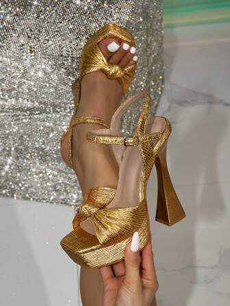 女士透明粗跟凉鞋，金色装饰，时尚方头高跟派对鞋，适合户外穿着