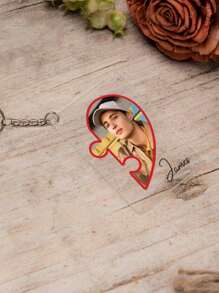 Gepersonaliseerde sleutelhanger met foto van een stel, bijpassende Valentijnsdagcadeaus, sleutelhanger met hartvormige puzzelstukjes van acryl, gepersonaliseerde sleutelhanger met foto en naam, cadeaus voor thuisdecoratie, perfect om te geven aan familie, vrienden, bruiloften, Kerstmis en een Valentijnsdagfeestje.