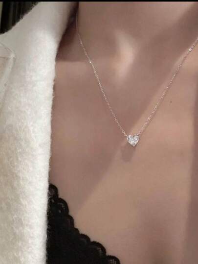 Colar Pingente Ponto De Luz Em Coracao Folheado A 18K