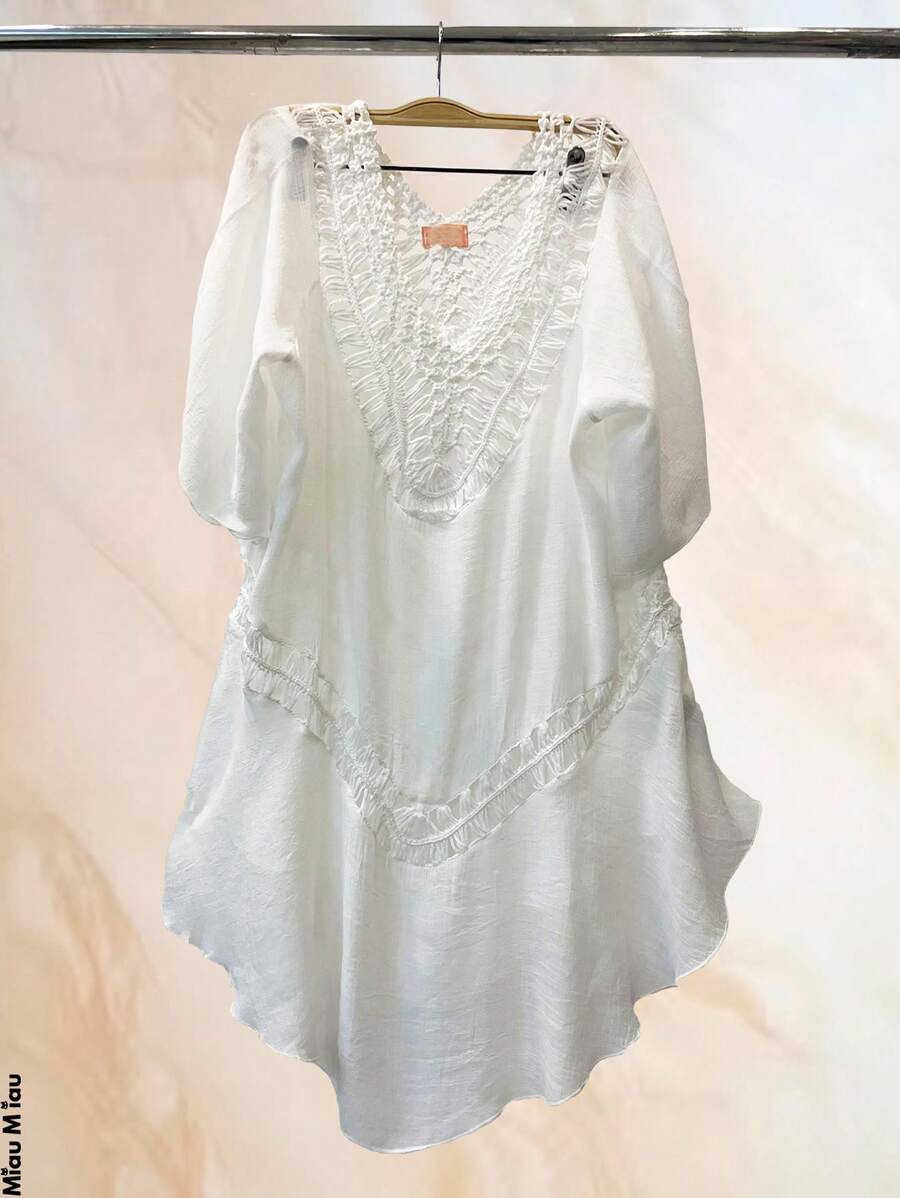 Beach Cover Up For Women. Sexy And Casual, With Crochet Details, Very Soft, Light And Comfortable Fabric, Made Of Polyester And Elastane, "V" Neck And Sleeveless, Elegant Drawstring Closure, Suitable For Summer Seasons And Days At The Beach Or Pool. - 白色 - 查看 1