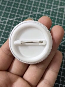 1 pièce épingle de sûreté avec motif de 4,4 cm/1,73 pouce, broche bouton, convient pour être attaché aux vêtements, sacs, sacs à dos, cadeau amusant pour les amis et la famille