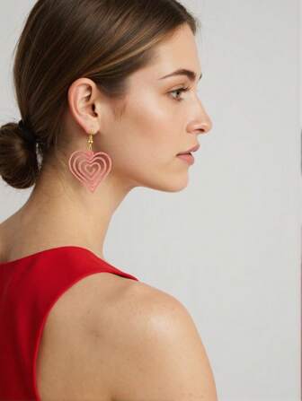 1 对独特的心形耳环，个性化时尚配饰，送给女性的永恒爱情礼物