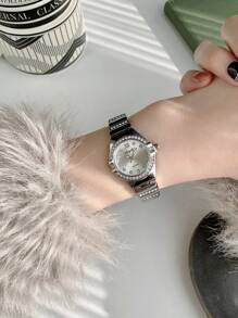 GUQI Marka 1 szt. Elegancki damski zegarek kwarcowy z diamentami, modny srebrny zegarek na bransoletce z kryształkami jako prezent dla uczniów wracających do szkoły, codzienne dopasowanie - one-size - Zobacz 9