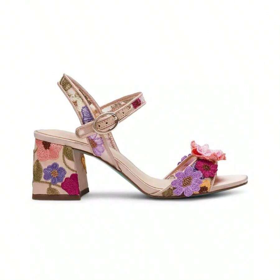Betsey Johnson Blare Floral Applique Block Heel Sandals | | Women Heeled Sandals - 彩色 - 查看 1