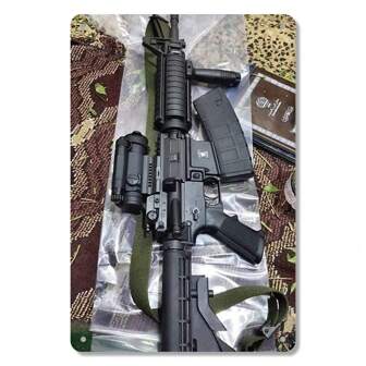 1 件复古 M4 卡宾枪金属标牌、趣味金属海报、2D 平面印刷多用途金属装饰，带有预钻孔，方便悬挂、房间装饰、家居装饰、厨房装饰、办公室装饰、花园装饰、户外装饰、卧室装饰、客厅装饰、咖啡厅装饰、餐厅装饰、车库装饰、酒吧装饰