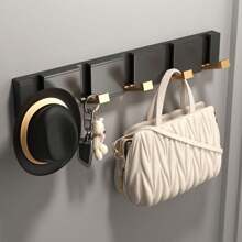 带孔隐形挂钩，可挂在卫生间的墙上。进门后也可当衣架使用，适合摆放在玄关，也可作为卧室里的折叠衣帽钩使用。