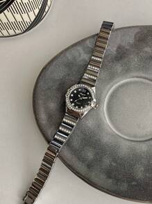 GUQI Marka 1 szt. Elegancki damski zegarek kwarcowy z diamentami, modny srebrny zegarek na bransoletce z kryształkami jako prezent dla uczniów wracających do szkoły, codzienne dopasowanie - one-size - Zobacz 6