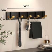 带孔隐形挂钩，可挂在卫生间的墙上。进门后也可当衣架使用，适合摆放在玄关，也可作为卧室里的折叠衣帽钩使用。